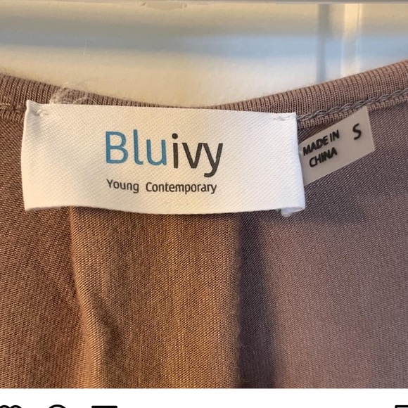 Size small bluivy romper in EUC - Picture 4 of 4